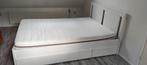 Wit Ikea bed (twijfelaar) met lades aan 1 kant, Huis en Inrichting, Slaapkamer | Bedden, Ophalen, Gebruikt, Wit, Tweepersoons