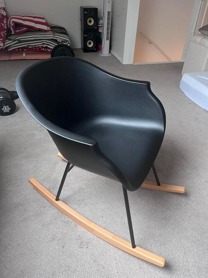 Nieuwe schommelstoel zwart scandinavisch, Huis en Inrichting, Stoelen, Nieuw, Eén, Kunststof, Zwart, Ophalen