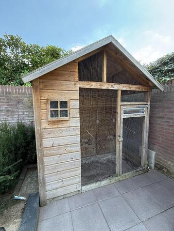 Te koop: Mooie houten volière met nachthok beschikbaar voor biedingen