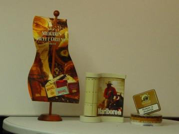 Display Agio Panter sigaren en Marlboro beschikbaar voor biedingen