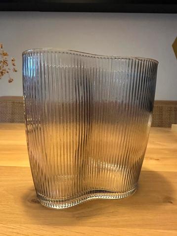 Ribbel vaas Karwei beschikbaar voor biedingen
