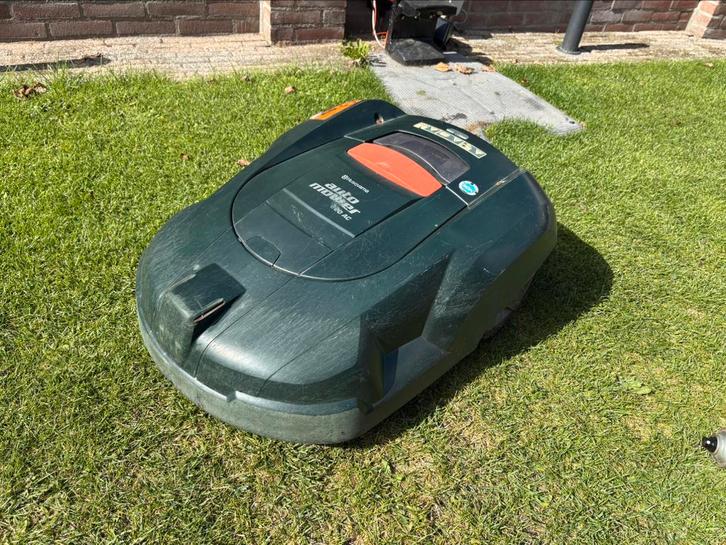 Husqvarna automower 22 AC 2200m2 Robotmaaier, Tuin en Terras, Robotmaaiers, Gebruikt, 20 tot 25 cm, Ophalen of Verzenden