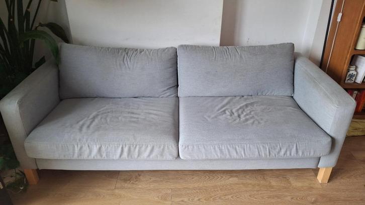 IKEA Karlstad 3-zits bank – lichtgrijs – goede staat, Huis en Inrichting, Banken | Bankstellen, Gebruikt, Rechte bank, Driepersoons