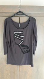 Grijs shirt met opdruk  mt M, Maat 38/40 (M), Ophalen of Verzenden, Zo goed als nieuw, Lange mouw