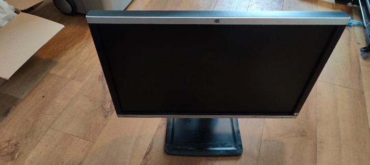 HP LA2405WG monitor, Computers en Software, Monitoren, Gebruikt, 60 Hz of minder, DisplayPort, DVI, VGA, In hoogte verstelbaar