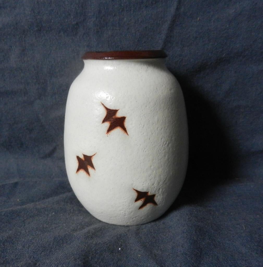 Ellipsvormig creme wit vaasje m 6 uitsparingen Ravelli, chip, Antiek en Kunst, Antiek | Keramiek en Aardewerk, Ophalen of Verzenden