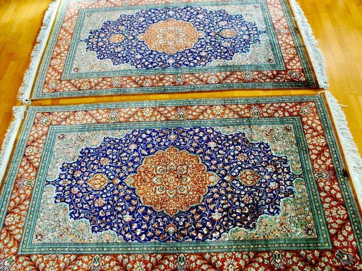 Twee Identieke Qum Tapijten, Puur Zijde, Antiek en Kunst, Antiek | Kleden en Textiel, Ophalen