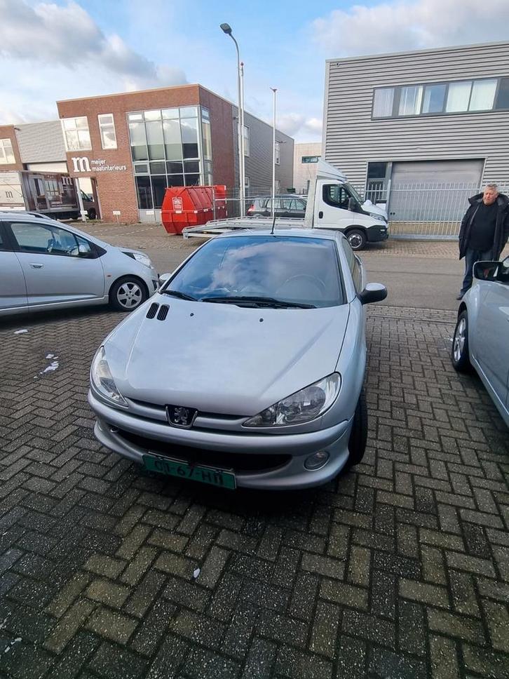 Peugeot 206 1.6 16V CC 2004 Grijs, Auto's, Peugeot, Benzine, D, Cabriolet, Handgeschakeld, Origineel Nederlands, Zilver of Grijs