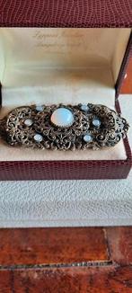 Antieke broche  met maansteen  Neo Renaissance., Sieraden, Tassen en Uiterlijk, Antieke sieraden, Ophalen of Verzenden, Overige materialen