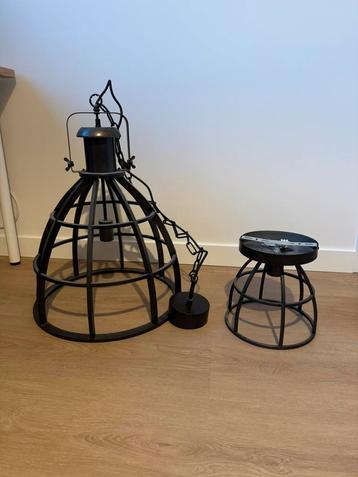 Industriële hanglamp en plafondlamp beschikbaar voor biedingen