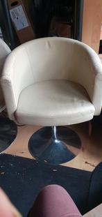 Vier kuipstoelen op ijzeren voet, Ophalen, Kunststof, Gebruikt, Wit