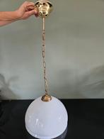 Hanglamp witte kap glas, messing / gouden fitting en kapje, Huis en Inrichting, Lampen | Hanglampen, Ophalen of Verzenden, Gebruikt