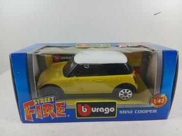 bburago 1/43 mini cooper  geel/wit beschikbaar voor biedingen