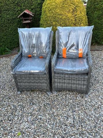2 mooie nieuwe Wicker stoelen  beschikbaar voor biedingen