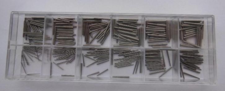 Box met of 300 voorsteekstiften voor klokken., Antiek en Kunst, Antiek | Klokken, Ophalen of Verzenden