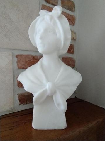 Beeldje vrouwenfiguur beschikbaar voor biedingen