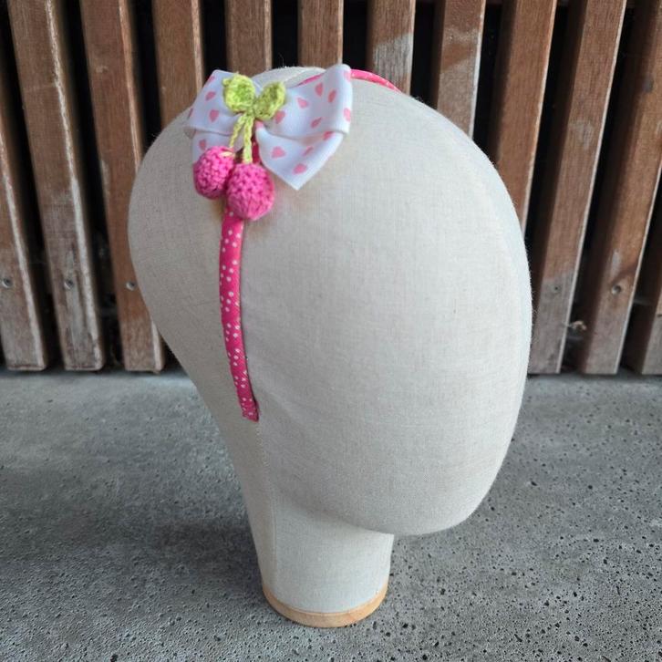 Roze polkadot haarband met wit roze hartjes strik met kersen, Kinderen en Baby's, Kindermode-accessoires, Zo goed als nieuw, Ophalen of Verzenden