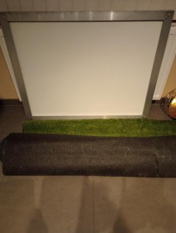 puppy toilet met nieuwe grasmat beschikbaar voor biedingen