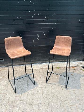 Set van twee barkrukken bruin nieuw beschikbaar voor biedingen