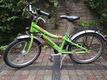 Leuke groene fiets 20 inch - evt met fietstassen beschikbaar voor biedingen