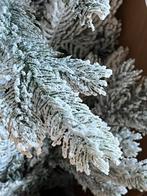 Kunstkerstboom met sneeuwbedekt. 150cm hoog, Diversen, Kerst, Ophalen of Verzenden, Nieuw