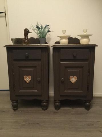 2 brocante nachtkastjes salontafel dressoir eethoek  beschikbaar voor biedingen