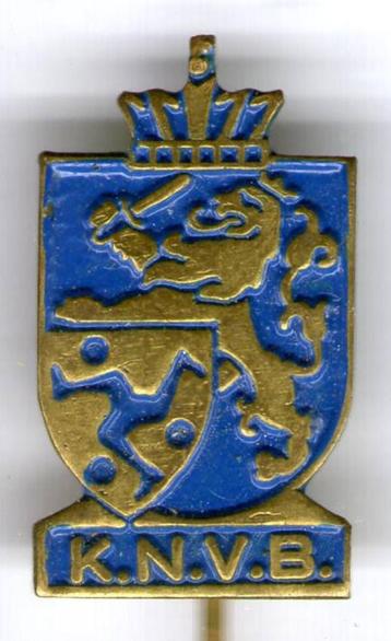 K.N.V.B. KBVB blauw op koper voetbalbond speldje ( Z_228 ) beschikbaar voor biedingen
