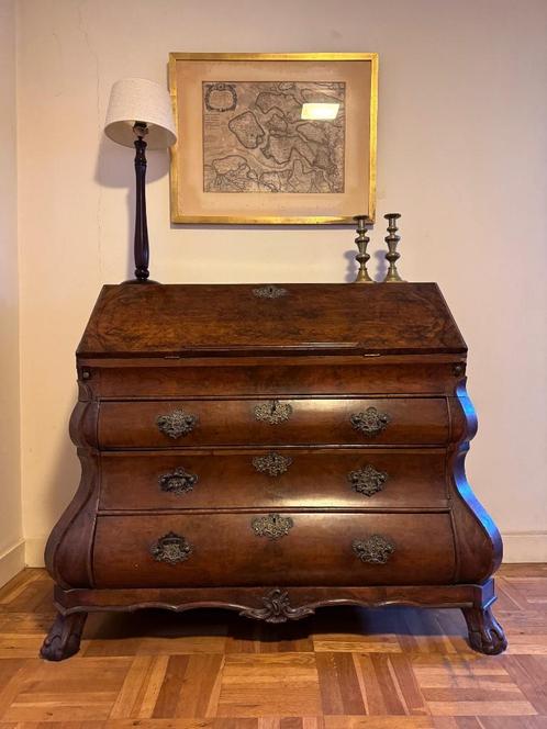 Dubbel gebogen oud Hollands 18e eeuws notenhouten klepbureau, Antiek en Kunst, Antiek | Meubels | Kasten, Ophalen