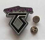 Twisted Sister shaped logo pin badge n3, Nieuw, Overige typen, Verzenden
