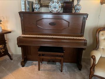 Piano antiek beschikbaar voor biedingen