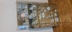Te koop swarovski beeldjes  met kleine  vitrine kast, Huis en Inrichting, Ophalen of Verzenden, Zo goed als nieuw, 25 tot 50 cm