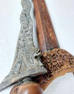 Keris Madura met prachtig houtsnijwerk, Antiek en Kunst, Ophalen of Verzenden