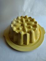 oude ronde gele puddingvorm op schotel, Antiek en Kunst, Ophalen