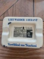 Vintage Emaille asbak van de Leeuwarder Courant., Ophalen of Verzenden, Gebruikt, Asbak