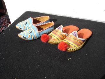 Brocante twee paar Oosterse,Turkse kinder- sloffen/ schoenen