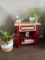 Uniek leuk kastje/tafeltje met lectuurbak, Ophalen, Zo goed als nieuw, 45 tot 65 cm, Minder dan 55 cm