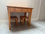Prachtig vintage kindersetje tafel met lade en 2 stoeltjes, Antiek en Kunst, Ophalen