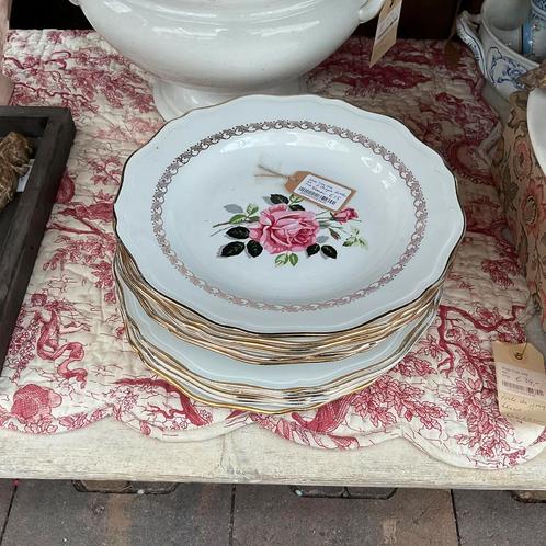 6 borden met roosjes samen €15 *floor epe*, Antiek en Kunst, Antiek | Servies compleet, Ophalen