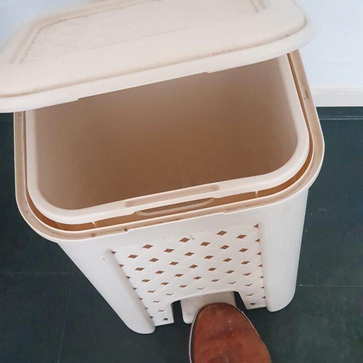 Kunststof Afvalemmer met Pedaal, Huis en Inrichting, Woonaccessoires | Prullenbakken, Gebruikt, Kunststof, Minder dan 50 cm, 20 tot 30 liter