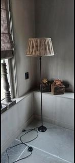 Mooie staande lamp met jute Riviera Maison kap compleet, Huis en Inrichting, Lampen | Vloerlampen, Ophalen of Verzenden, Zo goed als nieuw