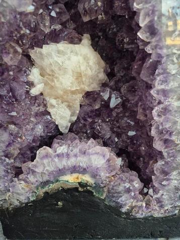 Amethist Geode  beschikbaar voor biedingen