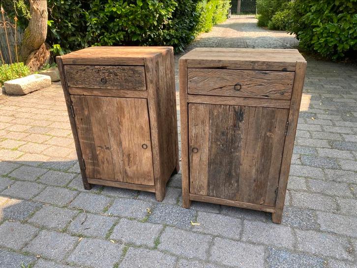 Stoer nachtkastje van Old Wood, Huis en Inrichting, Slaapkamer | Nachtkastjes, Nieuw, 70 cm of meer, 45 tot 65 cm, Hout, Ophalen
