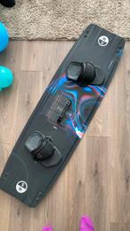 North Focus 2024 kiteboard bijna nieuw! Incl footstraps, Watersport en Boten, Twintip, Ophalen, Zo goed als nieuw