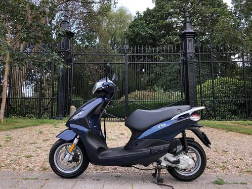 Te Koop Piaggio New Fly 2013 zeer nette staat.Blue Kleur, Fietsen en Brommers, Scooters | Overige merken, Zo goed als nieuw, Ophalen