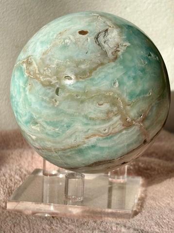 Prachtige bol van Caribisch calciet 398gram beschikbaar voor biedingen