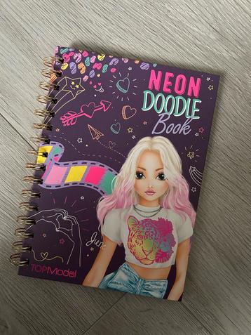 TopModel Neon Doodle Boek beschikbaar voor biedingen