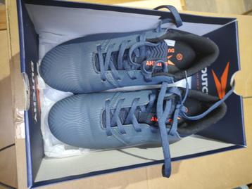NIEUW voetbal schoen maat 37 beschikbaar voor biedingen