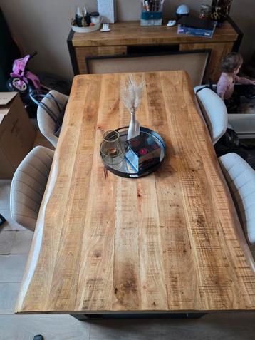 Mango Houten Eettafel Boomstamblad beschikbaar voor biedingen