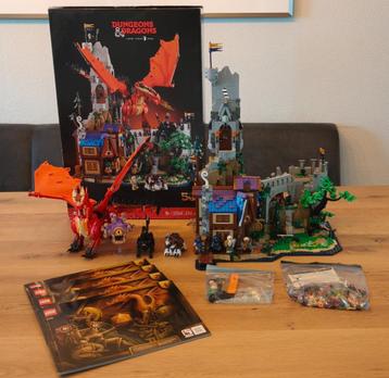 Lego 21348 - Dungeons Dragons inclusief 12 extra minifigures beschikbaar voor biedingen
