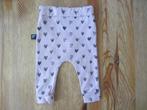 Roze broekje met hartjes maat 56, Kinderen en Baby's, Babykleding | Maat 56, Ophalen of Verzenden, Zo goed als nieuw, Meisje, Broekje
